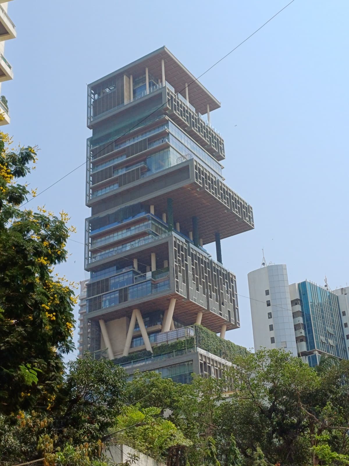 Небоскрёб-резиденция Antilia в Мумбаи, Индия